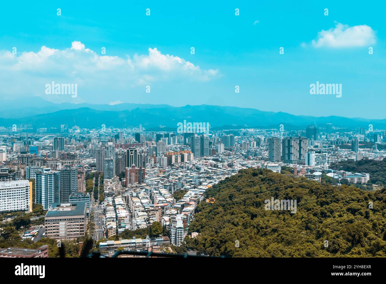 Panoramic view of Taipei, Taiwan skyline from Xiangshan Elephant Mountain Trail Stock Photo