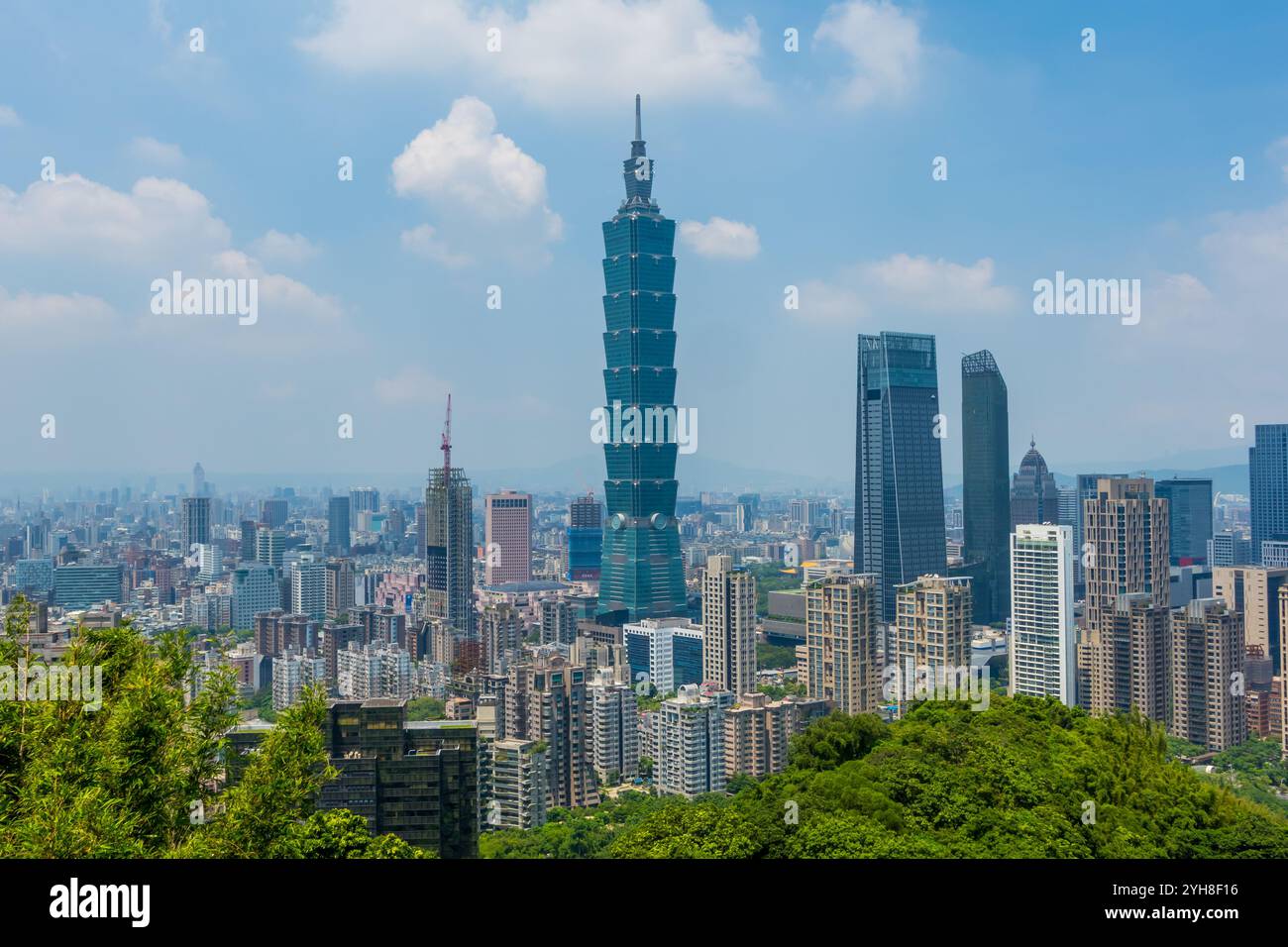 Panoramic view of Taipei, Taiwan skyline from Xiangshan Elephant Mountain Trail Stock Photo