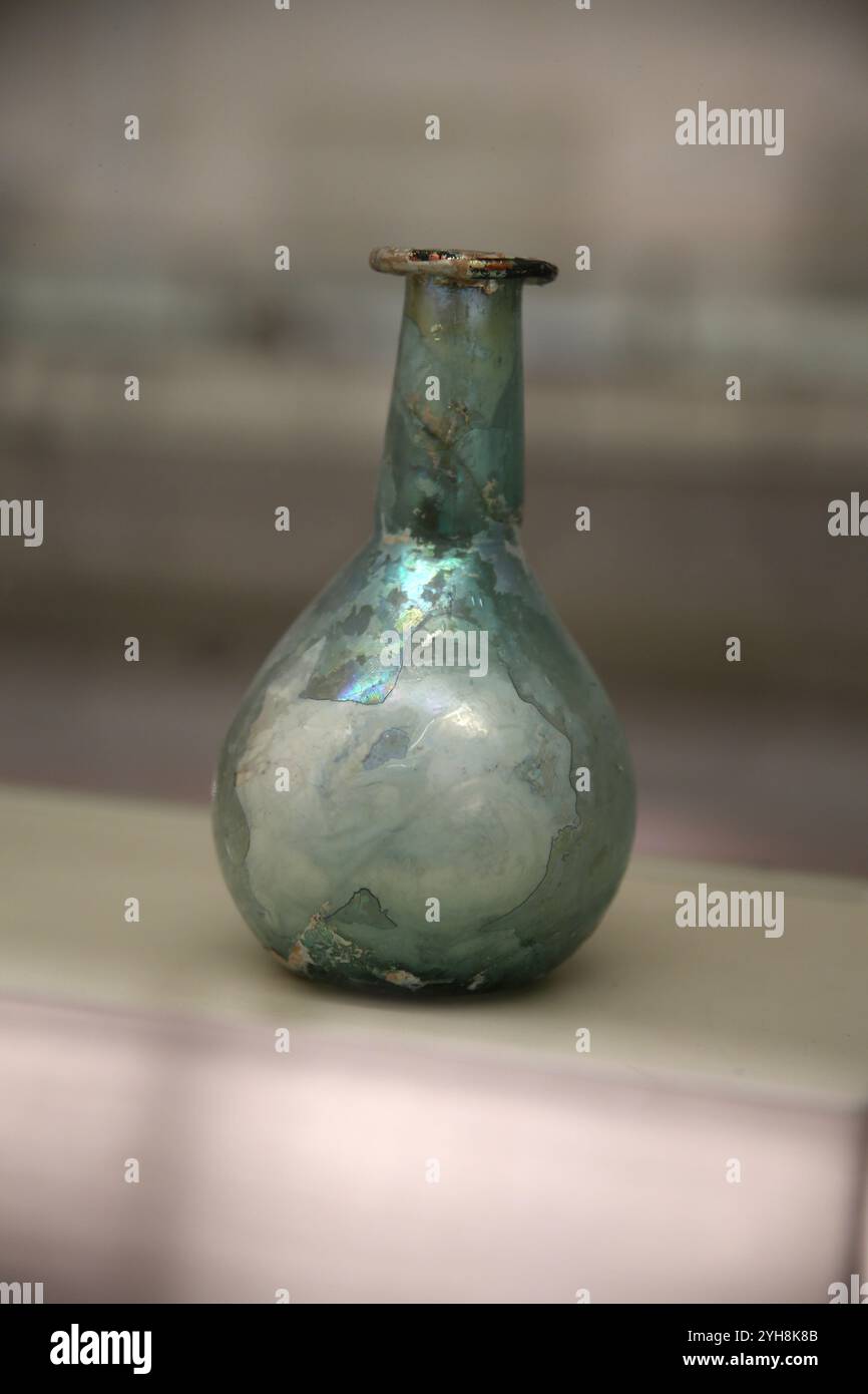 Roman glass hi-res stock photography and images - Alamy