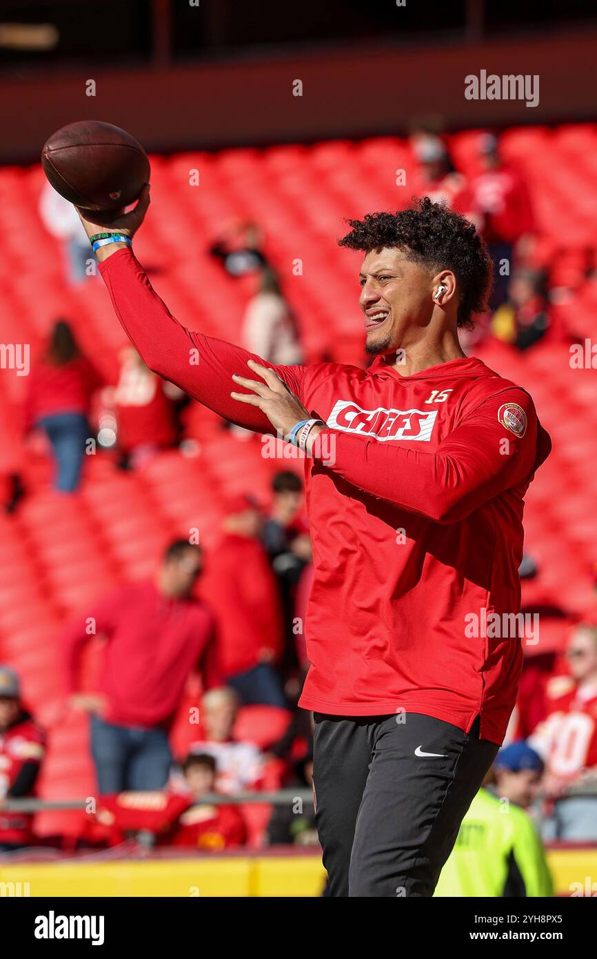 Kansas City, MO, USA. 10th Nov, 2024. Kansas City Chiefs quarterback Patrick Mahomes (15) warms up before a game against the Denver Broncos at GEHA Field at Arrowhead Stadium in Kansas City, MO. David Smith/CSM/Alamy Live News Stock Photo