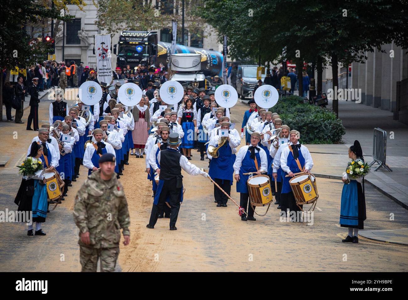 london-uk-09th-nov-2024-marching-band-is-coming-down-on-the-hill