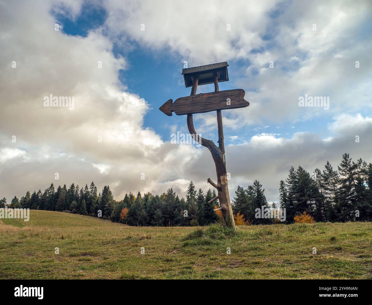 Serene countryside setting hi-res stock photography and images - Alamy