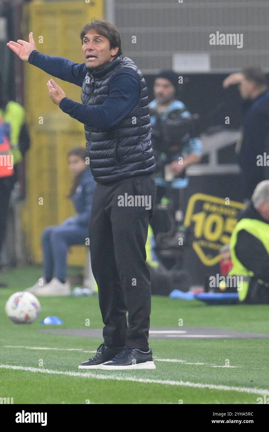 Milano, Italy, 10 November ,2024   Antonio Conte Coach  of SSC Napoli  gestures during the Serie A Eniilive between  FC Internazionale vs SSC Napoli :Agostino Gemito/ Alamy Live News Stock Photo