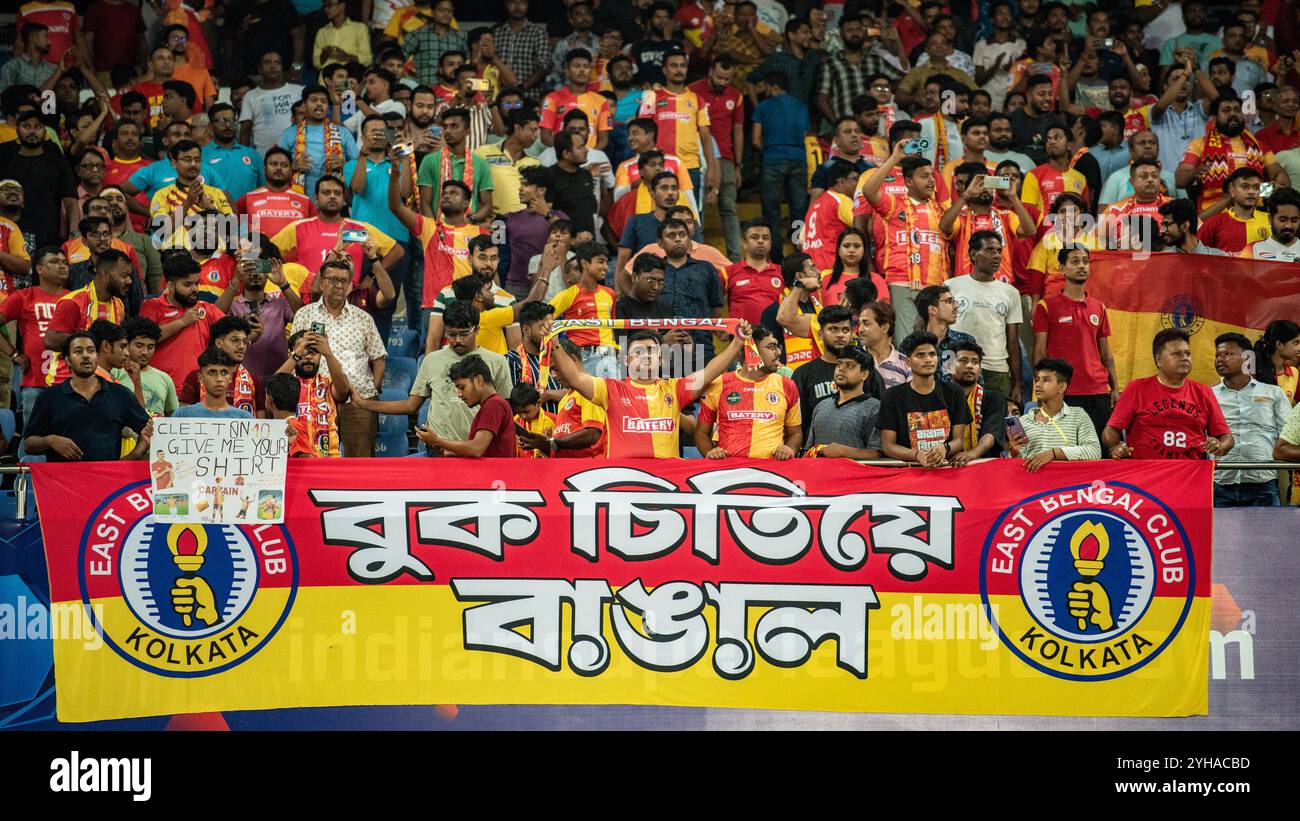 Kolkata, West Bengal, India. 9th Nov, 2024. East Bengal FC plays goal less drawn match with Mohammedan SC in Indian Super League 2024-25 at salt lake stadium, kolkata on 9th Nov, 2024.The jubilant supporters and players after the game. (Credit Image: © Amlan Biswas/Pacific Press via ZUMA Press Wire) EDITORIAL USAGE ONLY! Not for Commercial USAGE! Stock Photo