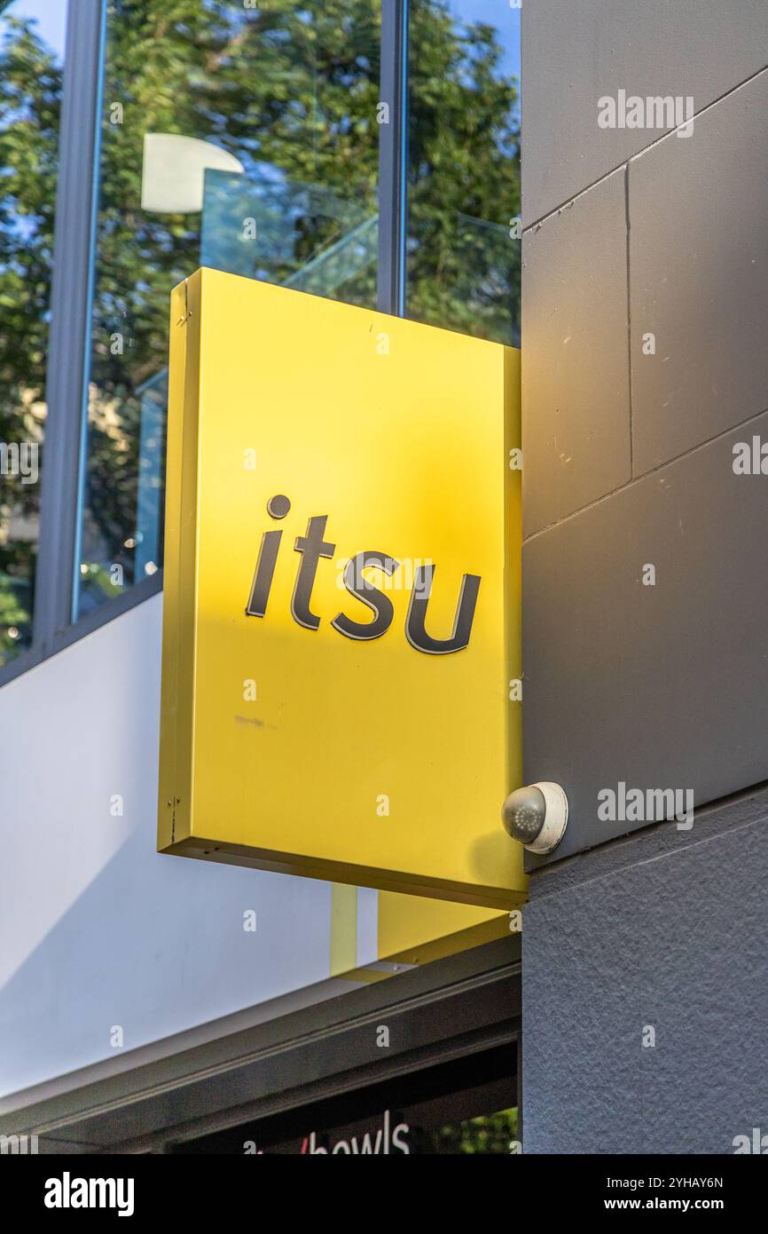 Itsu logo hi-res stock photography and images - Alamy