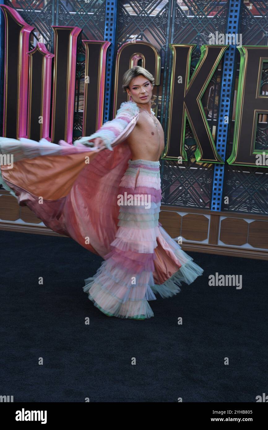 Wicked film 2024 wizard hi-res stock photography and images - Alamy