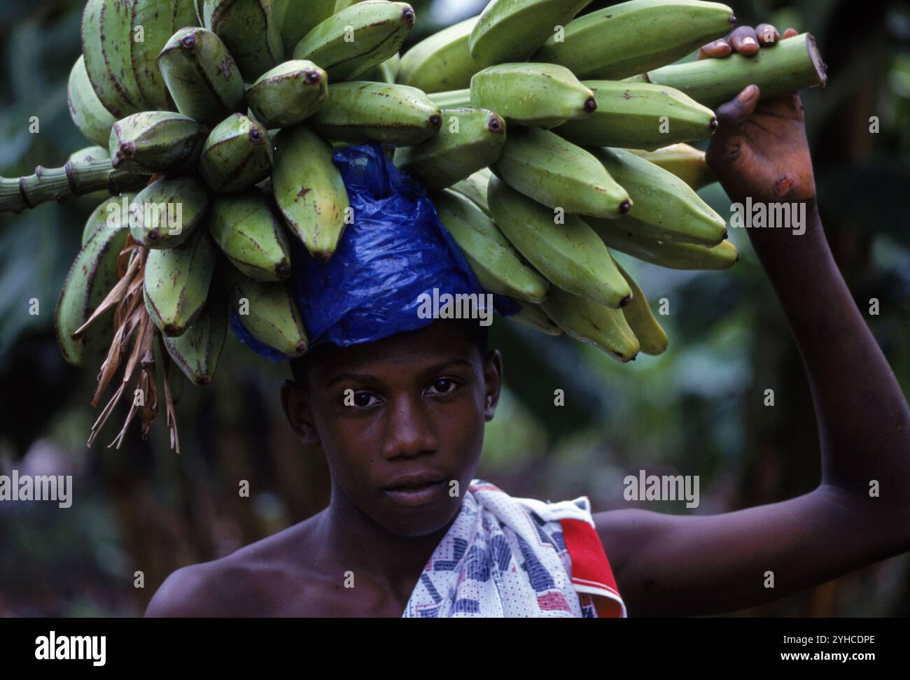 Bananas on head hi-res stock photography and images - Alamy