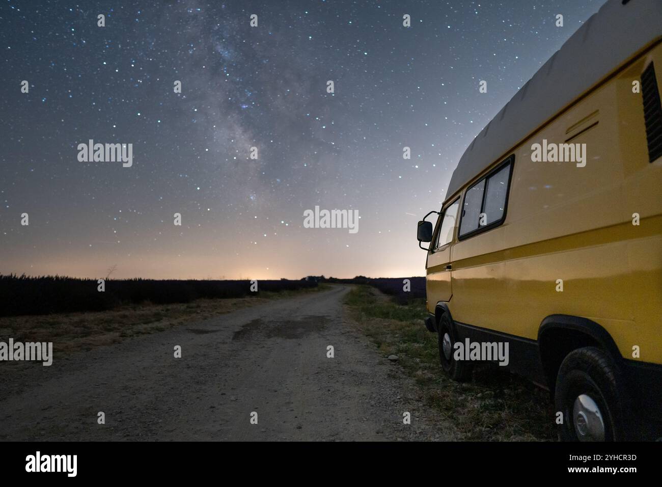 Retro yellow camper van parked under the starry sky in Valensole ...