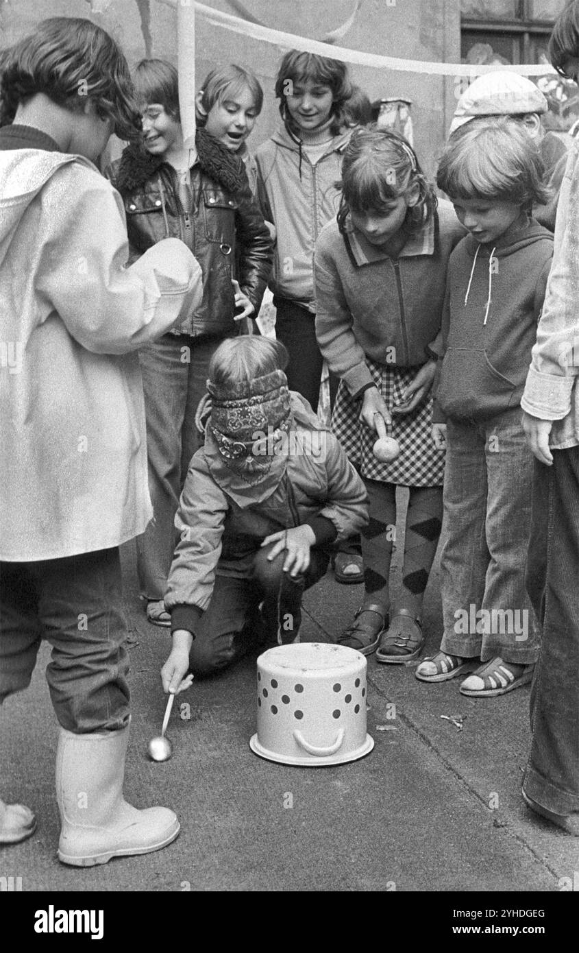 06/02/1980 GDR East Berlin district of Prenzlauer Berg. Children playing pot-kicking at a privately organised children's party in a backyard. Berlin Stock Photo