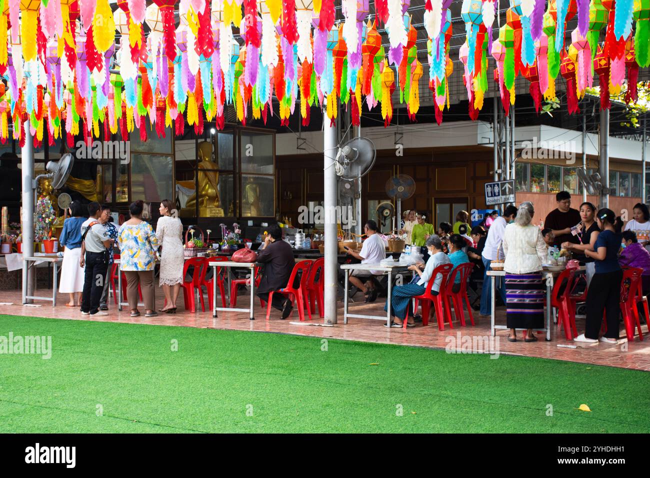 Devotee offering food temple hi-res stock photography and images - Alamy
