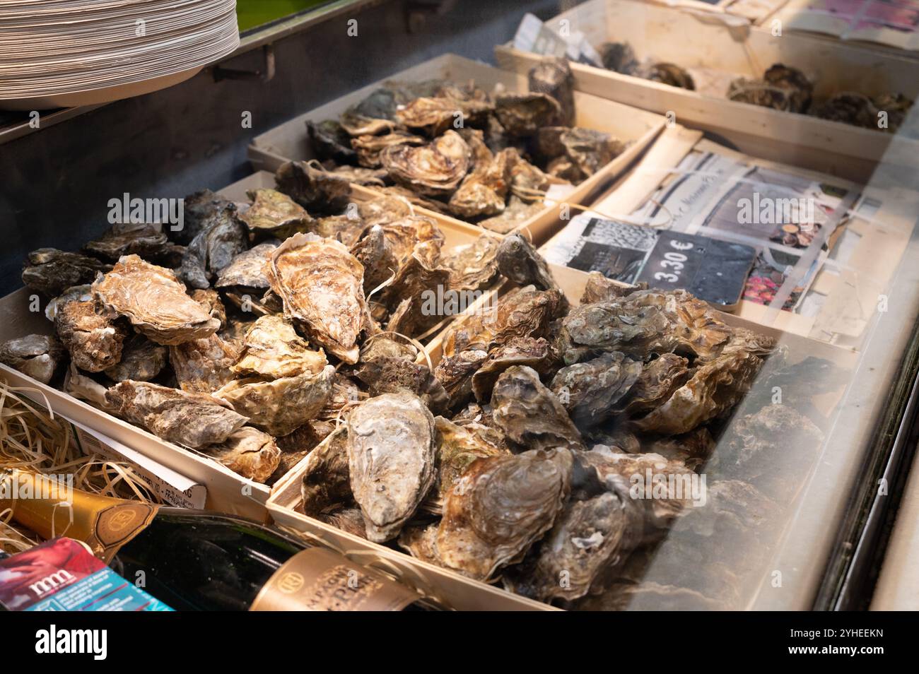 Bustling seafood hi-res stock photography and images - Alamy