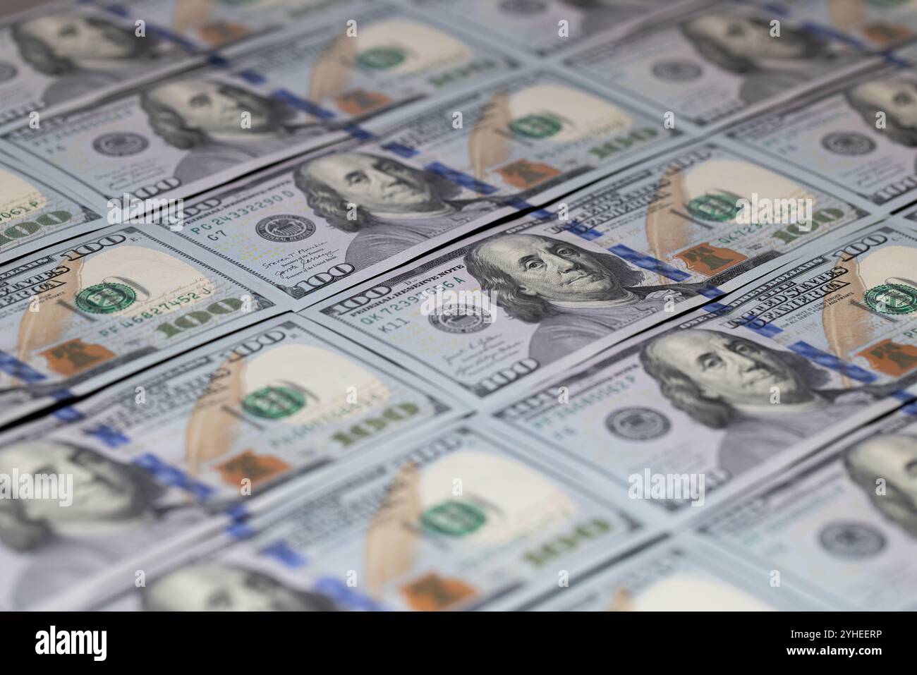 100 dollar note row hi-res stock photography and images - Alamy