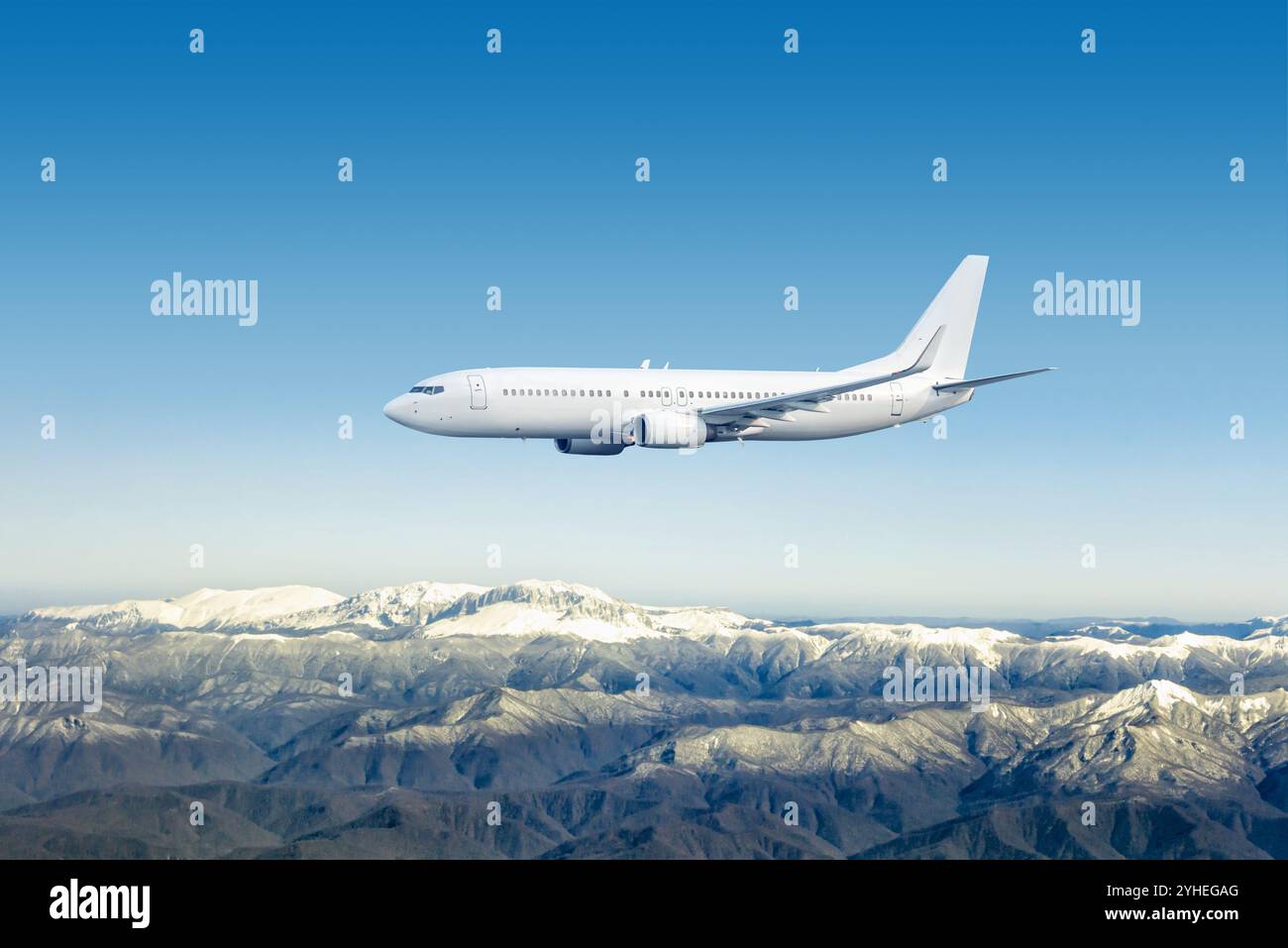 Passenger plane flies hi-res stock photography and images - Alamy