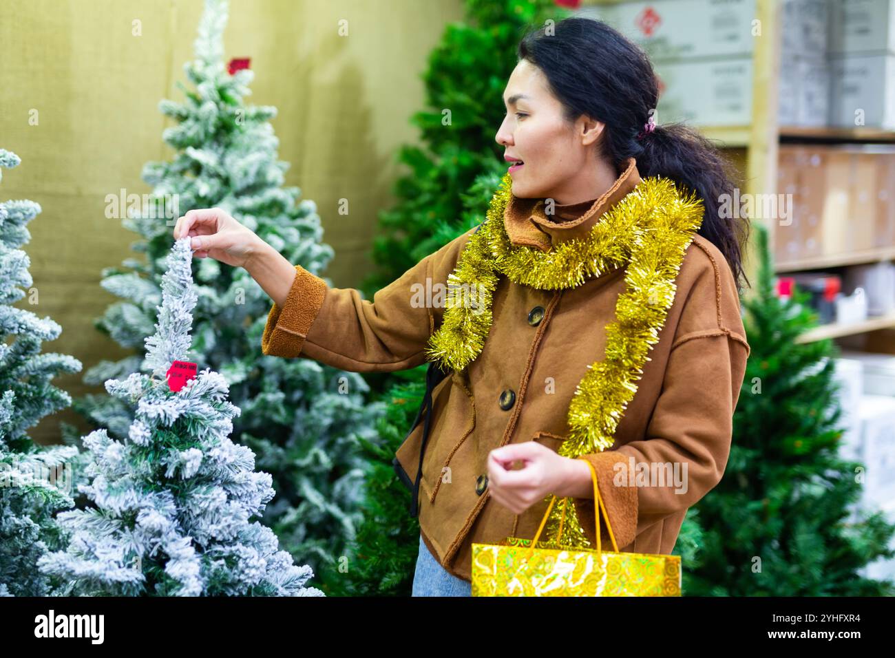 Choosing christmas tree hi-res stock photography and images - Alamy