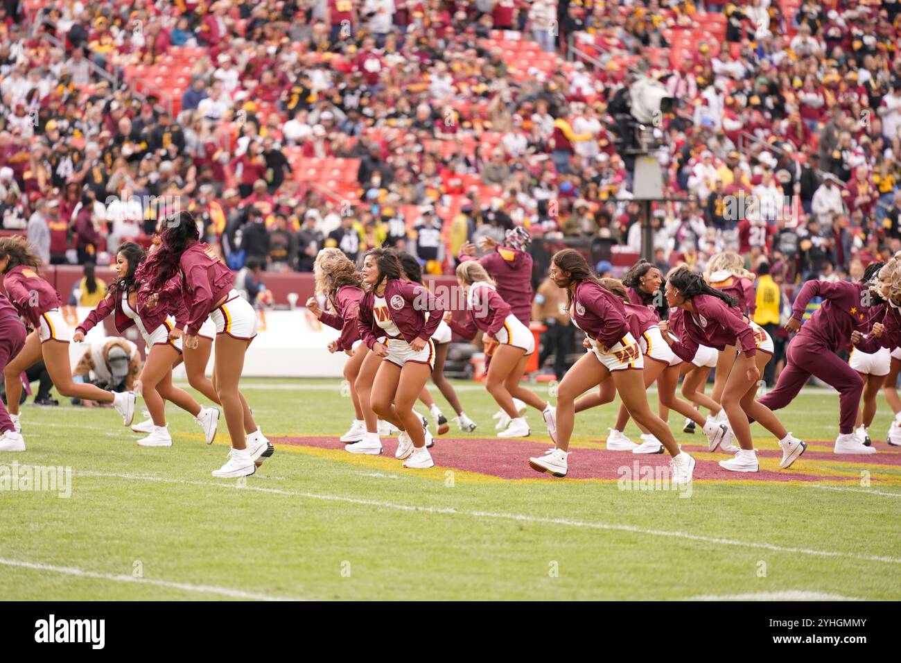 Washington commanders cheerleaders hi-res stock photography and images ...