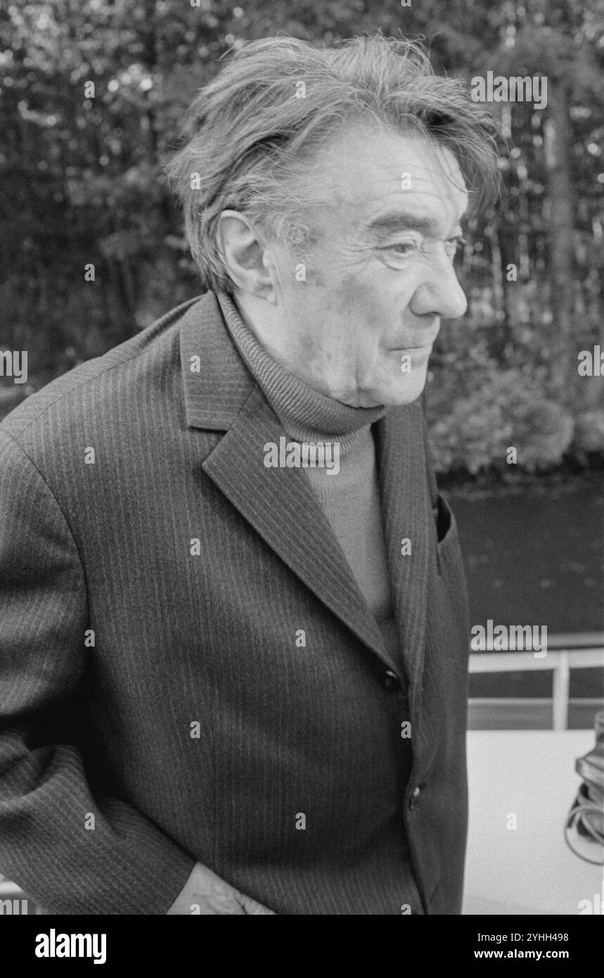 Der sowjetische Schriftsteller Boris Polewoi während eines Besuches zum 30. Jahrestag der DDR am Müggelsee in Berlin-Friedrichshagen. Eingeladen hatte die Gesellschaft für Deutsch-Sowjetische Freundschaft DSF. *** The Soviet writer Boris Polewoi during a visit to the 30th anniversary of the GDR at Müggelsee in Berlin Friedrichshagen Invited by the Society for German-Soviet Friendship DSF Stock Photo
