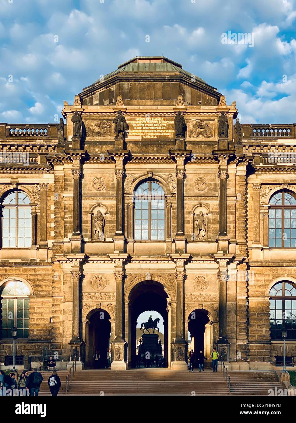 Historical buildings dresden germany hi-res stock photography and ...