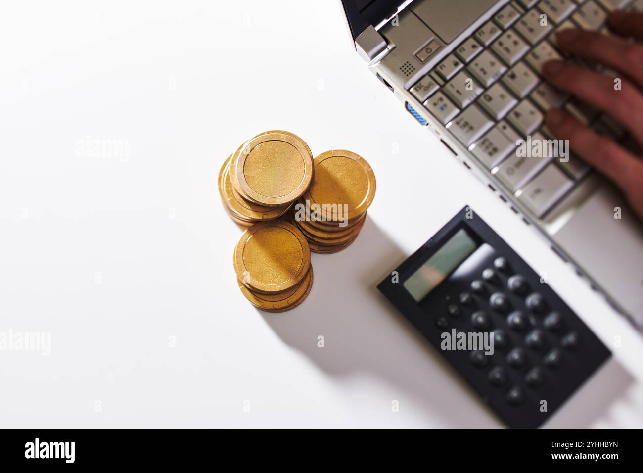 Woman coin money computer hi-res stock photography and images - Alamy