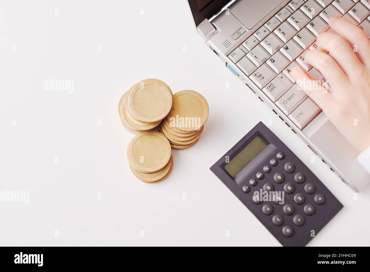 Woman coin money computer hi-res stock photography and images - Alamy