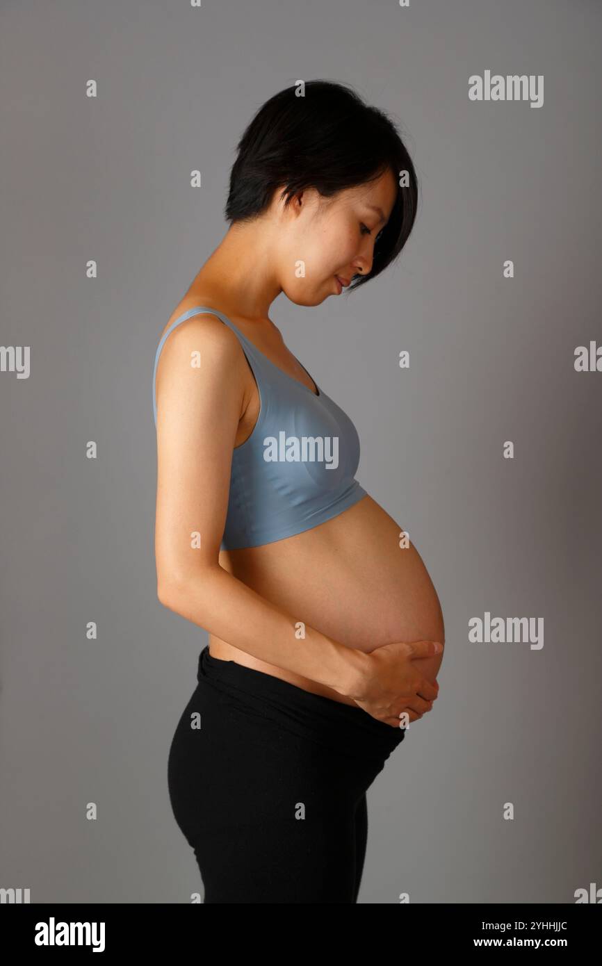 Pregnant human hi-res stock photography and images - Alamy