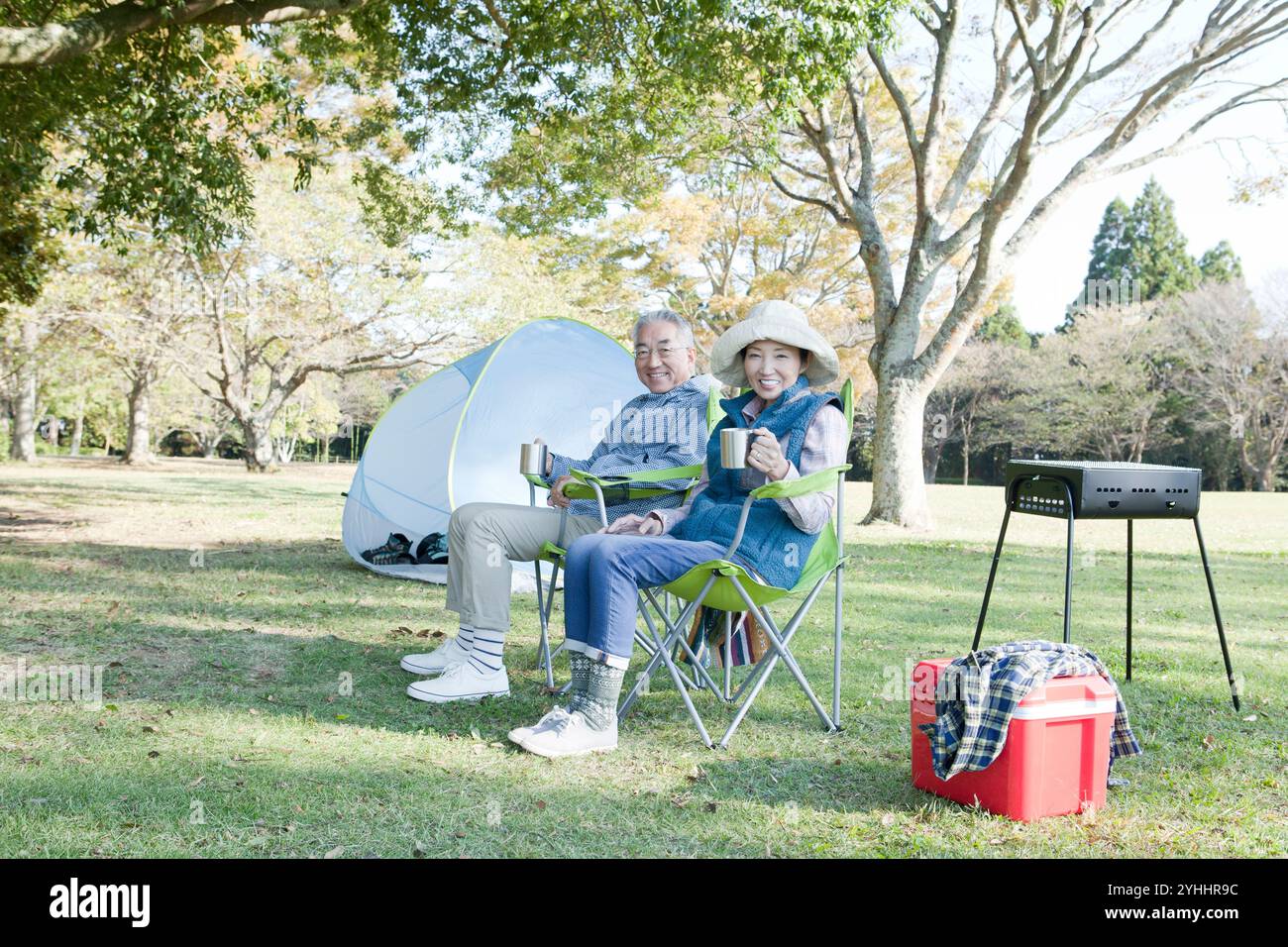 Family picnic in camp hi-res stock photography and images - Alamy
