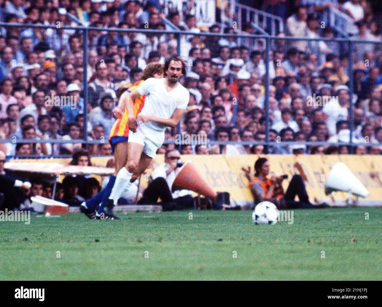 Autographe Uli Stielike – Carte Officielle Real Madrid Saison 77/78 (Allemagne WC 1982)