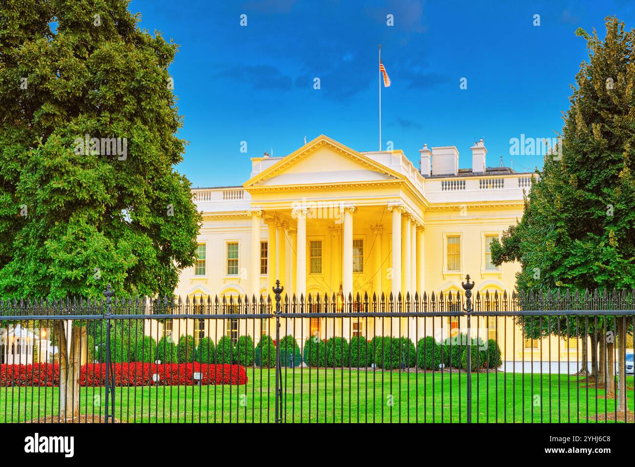 South lawn white house night hi-res stock photography and images - Alamy
