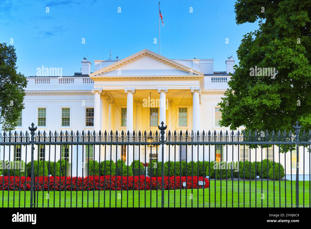 South lawn white house night hi-res stock photography and images - Alamy