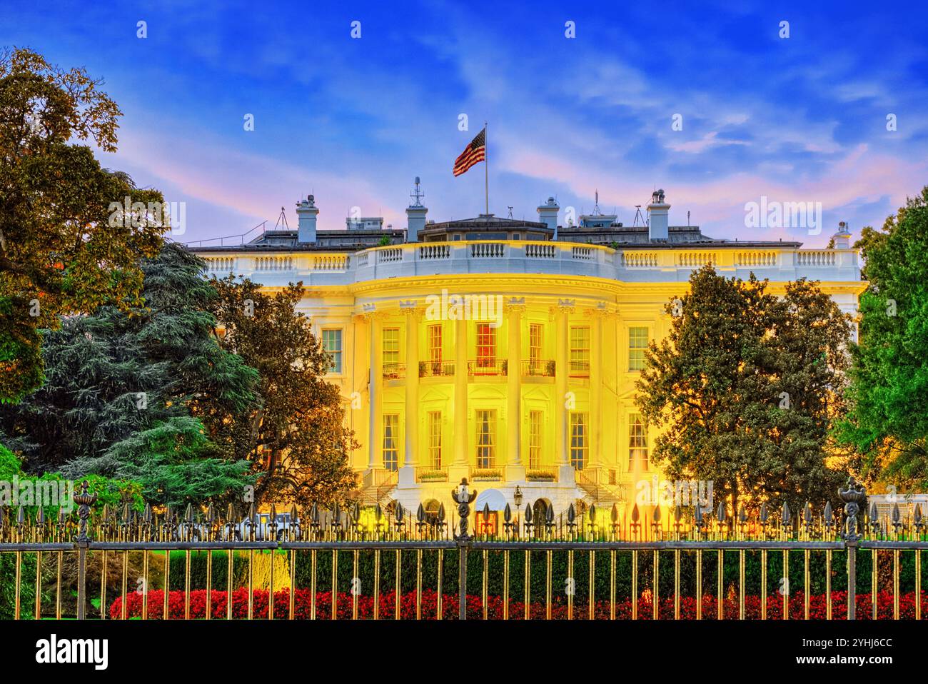 South lawn white house night hi-res stock photography and images - Alamy