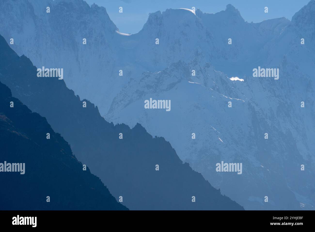 Different Ridges Sharp rocky mountains snowy ridges hi-res stock photography and images ...