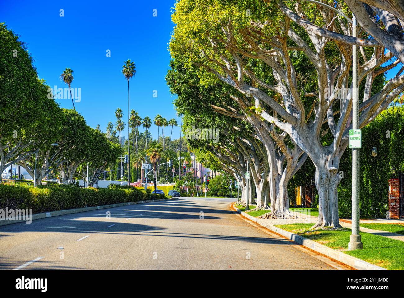 Urban views of the Beverly Hills area and residential buildings on the ...