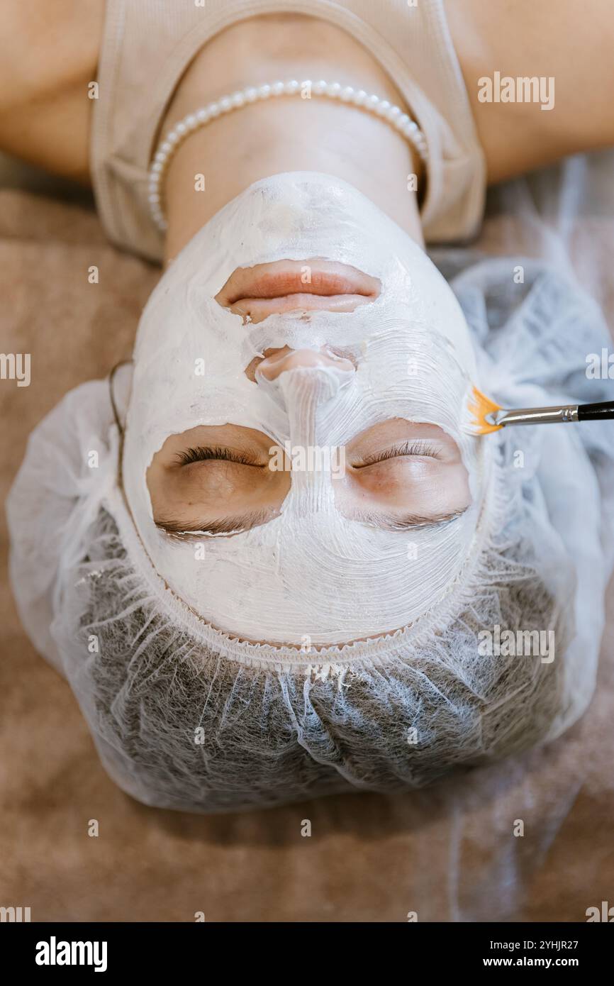 Esthetician applying clay mask hi-res stock photography and images - Alamy