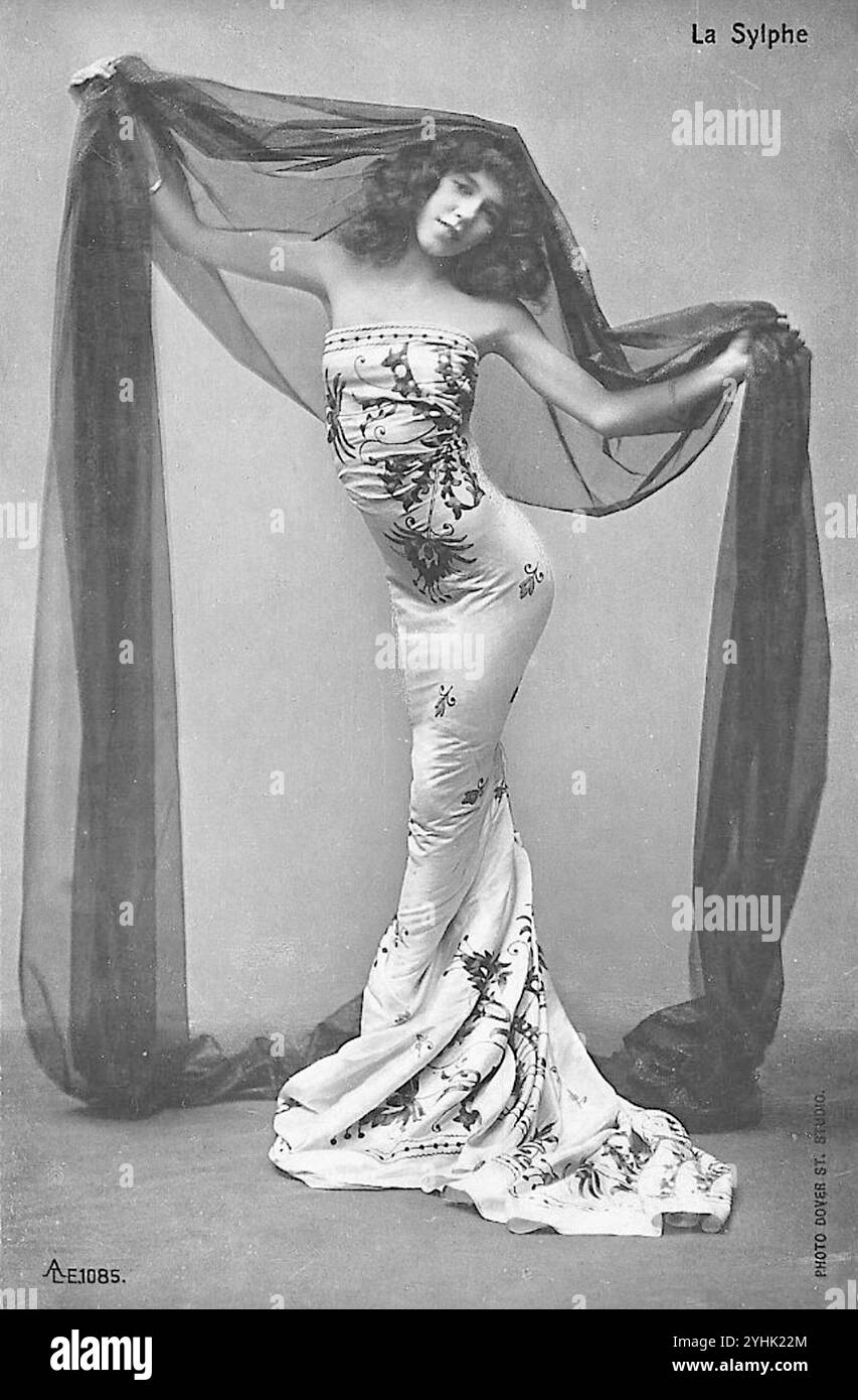 Exotic dancer Black and White Stock Photos & Images - Alamy Exotic dancer Black and White Stock Photos & Images - Alamy
