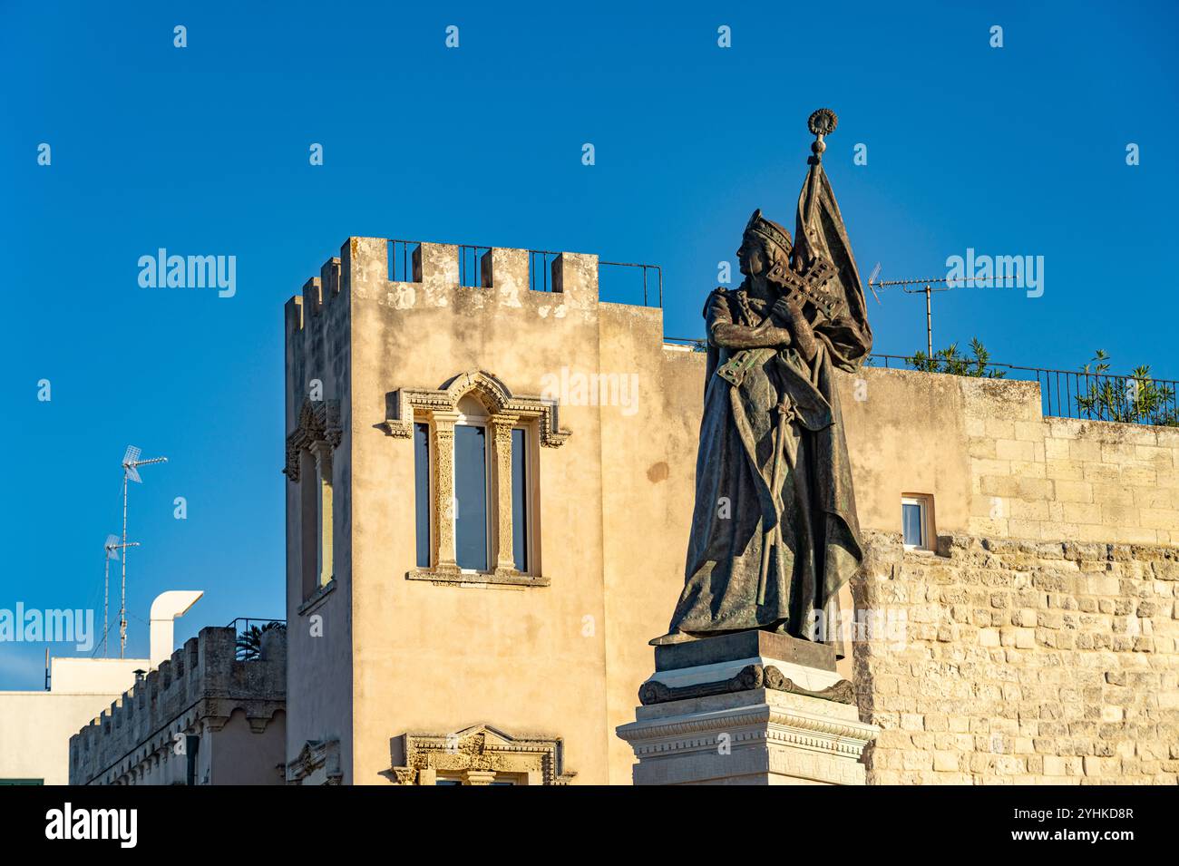 Monumento Agli Eroi E Martiri Del 14 Agosto 1480 Statue auf dem Denkmal Monumento agli Eroi e ai Martiri Otrantini del