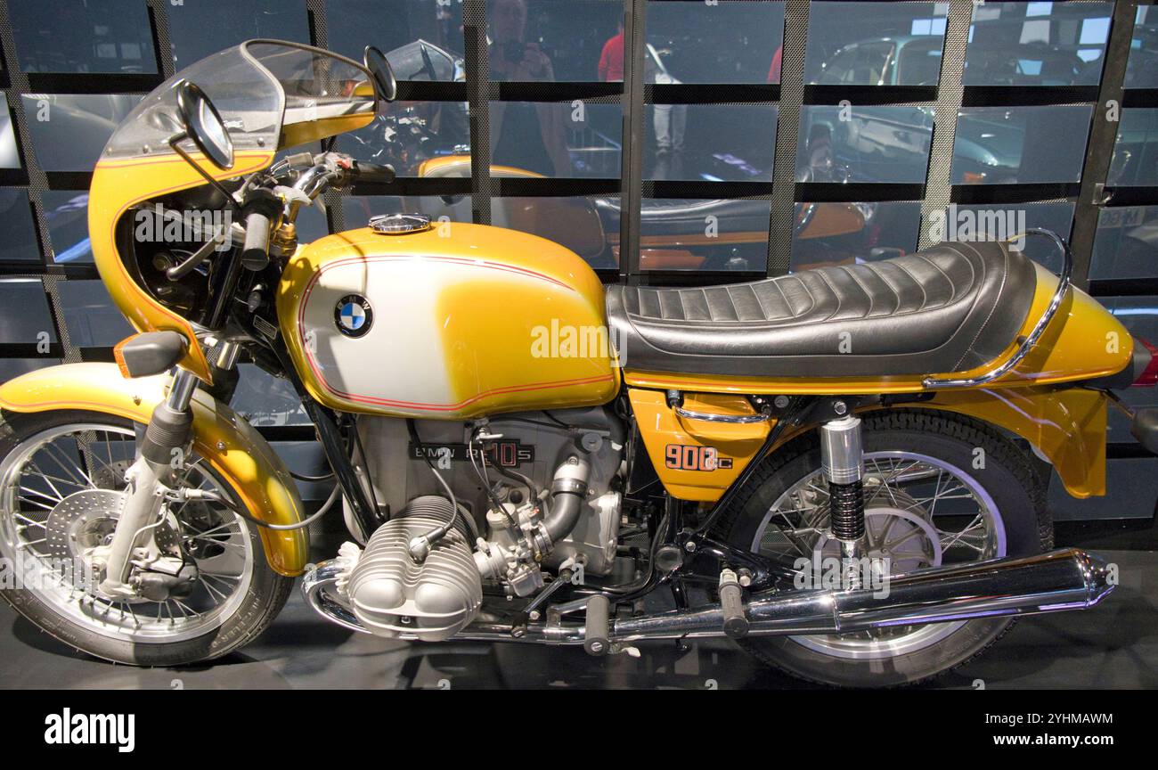 BMW R90 S - 1973 motorbike in Munich BMW MUSEUM Stock Photo - Alamy