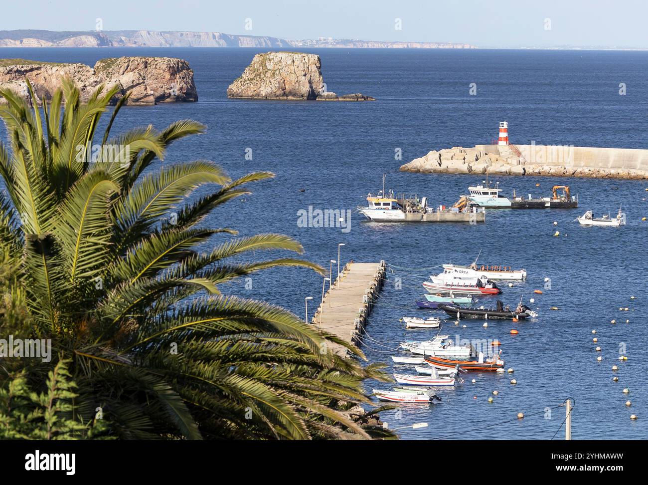 Blick über den den Hafen von Sagres Stock Photo