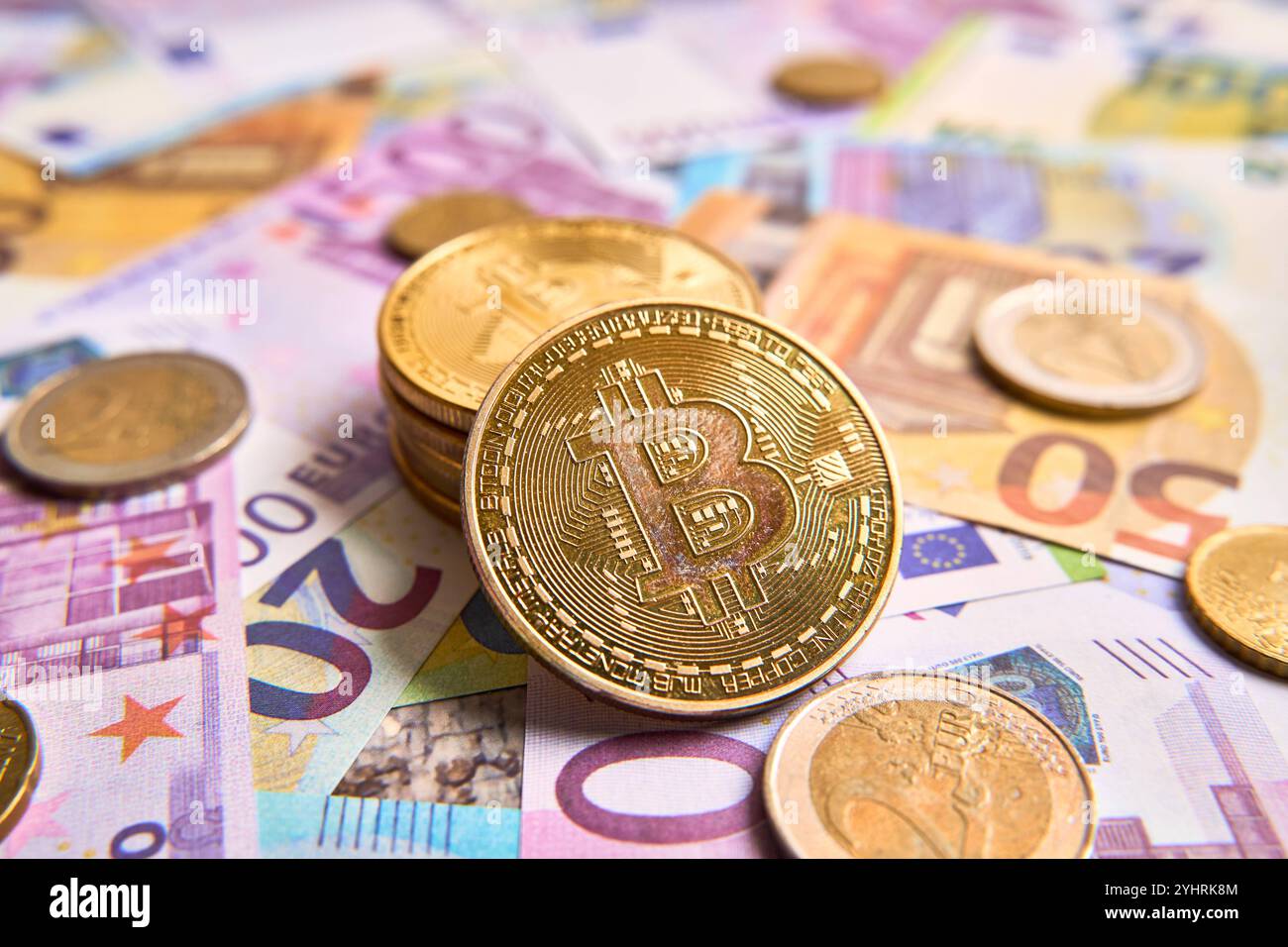 Binance usd hi-res stock photography and images - Alamy
