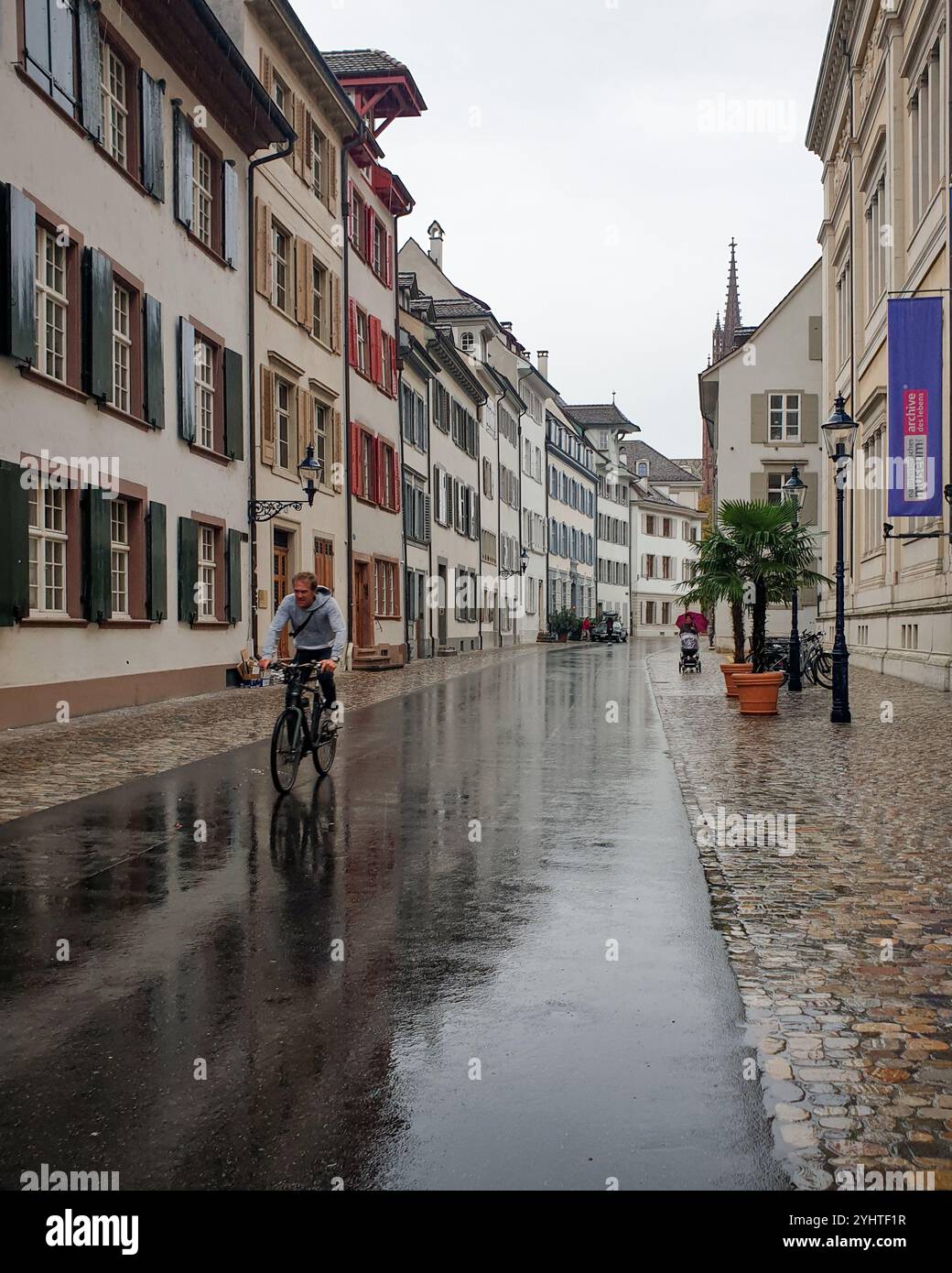Reflection house in puddle old hi-res stock photography and images - Alamy