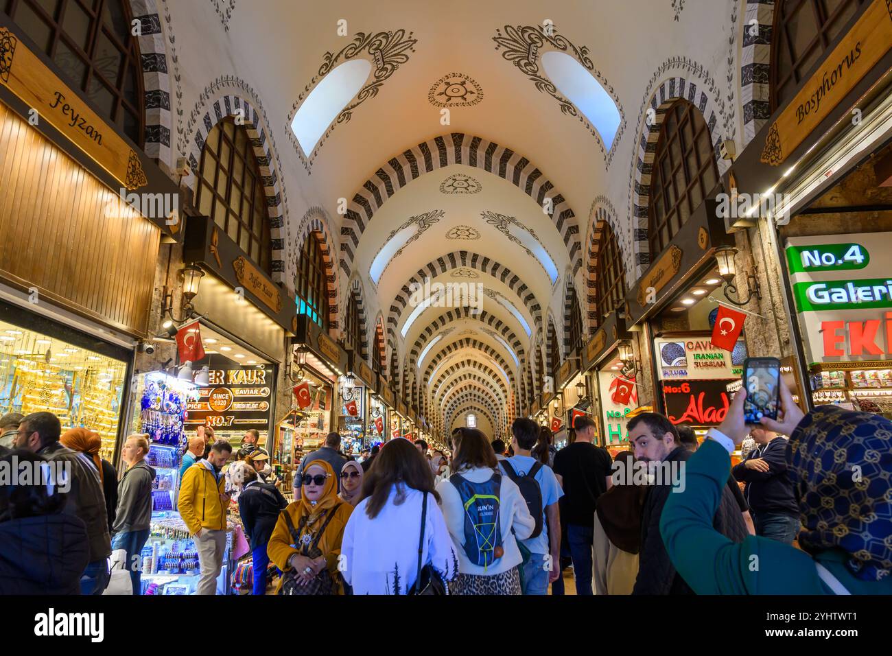 27/10/2024. Istanbul, Turkey. The Spice Bazaar (Turkish: Mısır Çarşısı, meaning 'Egyptian Bazaar') is one of the largest bazaars in the city. Located in the Eminönü quarter of the Fatih district, it is the most famous covered shopping complex after the Grand Bazaar. Spice Bazaar has a total of 85 shops selling spices, Turkish delight and other sweets, jewellery, souvenirs, and dried fruits and nuts. Photo: © Simon Grosset Stock Photo