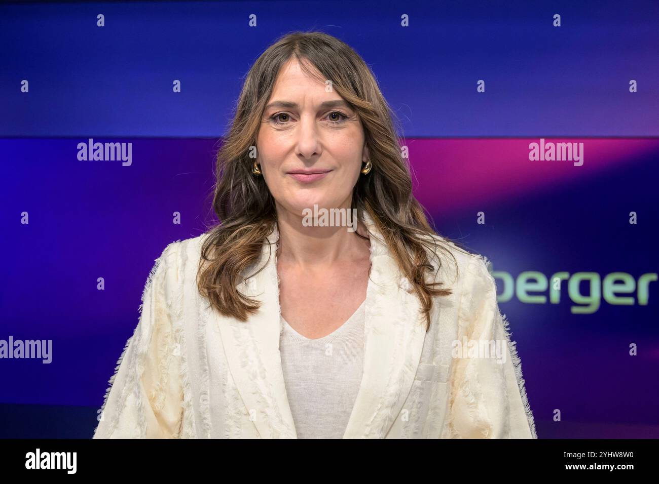 GER, Berlin, Studio, zu Gast bei - maischberger, Polittalk, TV, Format, mit Moderatorin - Sandra Maischberger, Das Erste, aus Adlershof - am Studio 20, im Bild: Anja Kohl ARD Wirtschaft vor acht, 12.11.2024, *** GER, Berlin, Studio, zu Gast bei maischberger, Polittalk, TV, Format, mit Moderator Sandra Maischberger, Das Erste, aus Adlershof am Studio 20, im Bild Anja Kohl ARD Wirtschaft vor acht , 12 11 2024, Copyright: HMBxMedia/UwexKoch Stock Photo