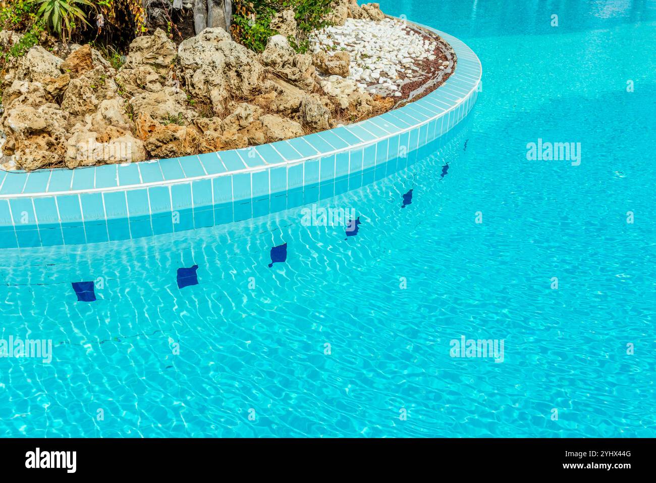 Swimming pool in luxury condominium Stock Photo - Alamy - Luxury Condominium Communities With Rooftop Pool