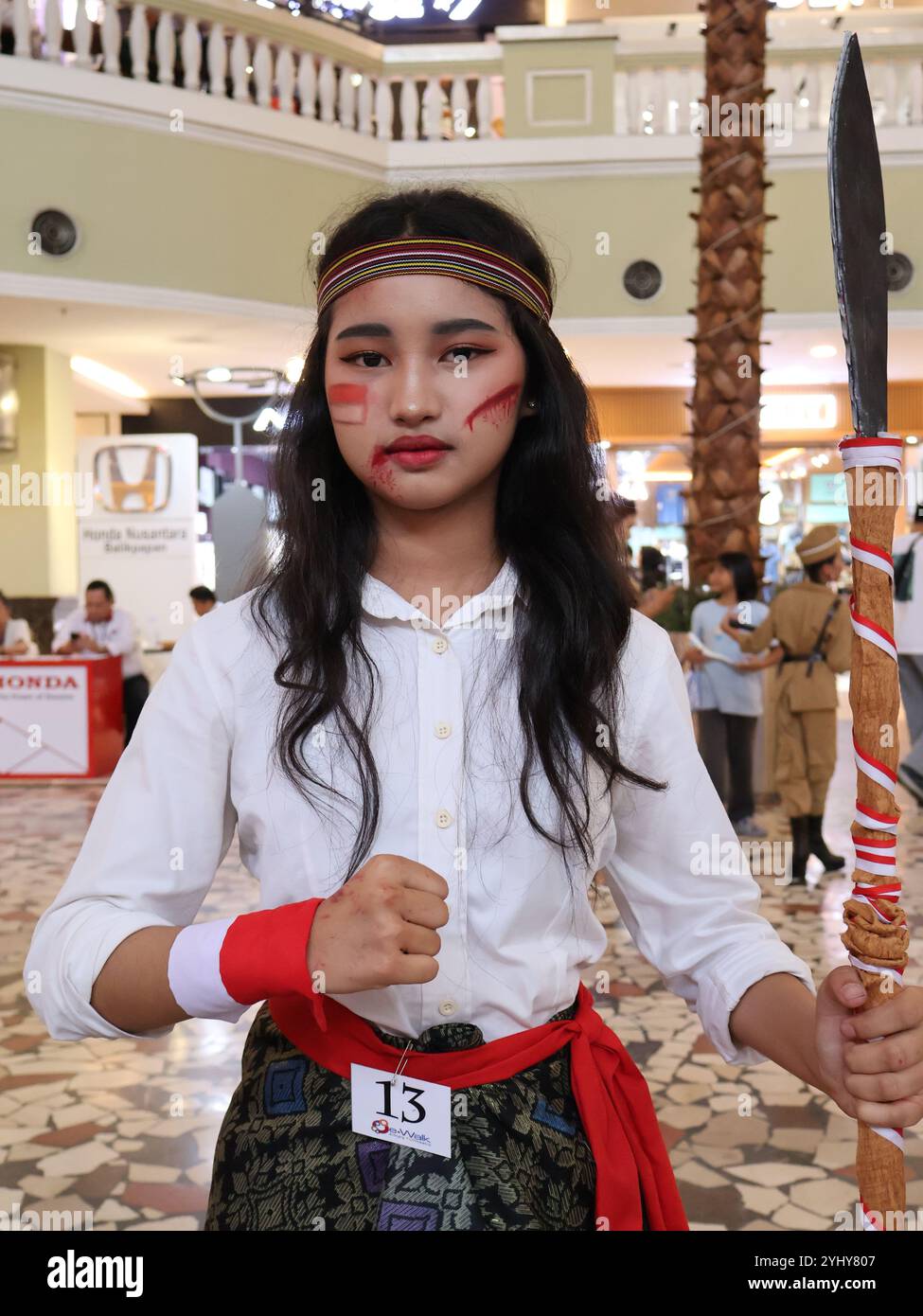 Balikpapan-East kalimantan November 09,2024 women in war veteran clothing at a fashion show Stock Photo