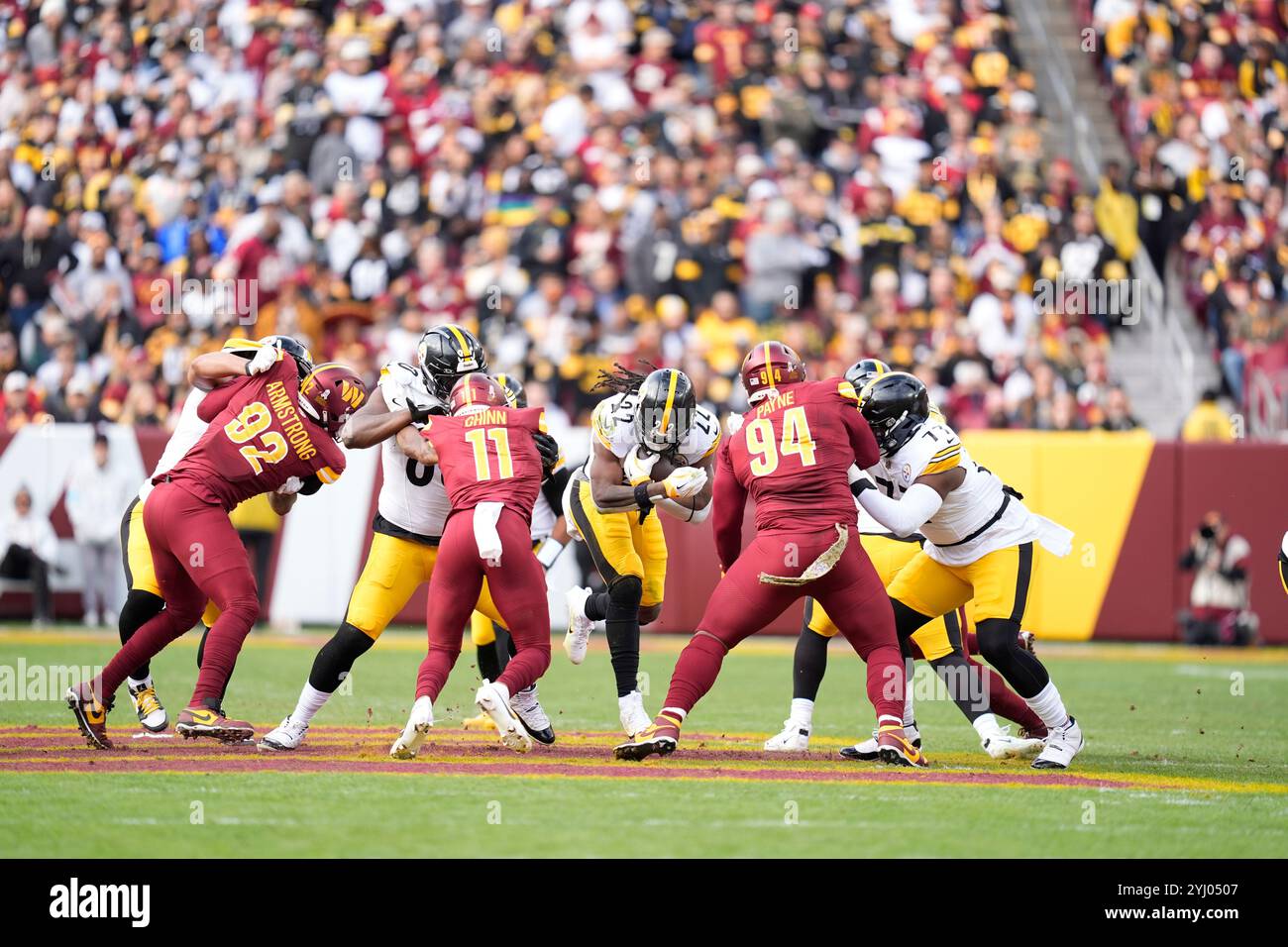 Landover, Maryland, USA. 10th Nov, 2024. November 10, 2024: Najee Harris #22 during the Washington Commanders vs Pittsburgh Steelers at Northwest Stadium in Landover MD. Brook Ward/Apparent Media Group (Credit Image: © AMG/AMG via ZUMA Press Wire) EDITORIAL USAGE ONLY! Not for Commercial USAGE! Stock Photo