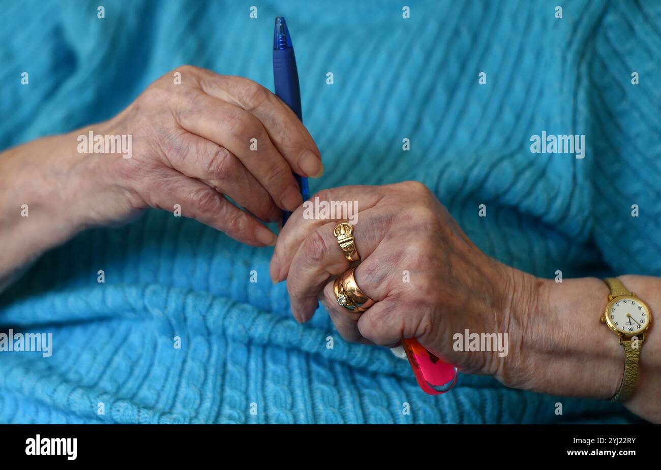 Family reunion visa is when your husband or your wife or your child is  already in Germany and they’re either citizens or have their parmanent stay  over there. You can join them to reunite with them☺️ ..., image size:1300x925