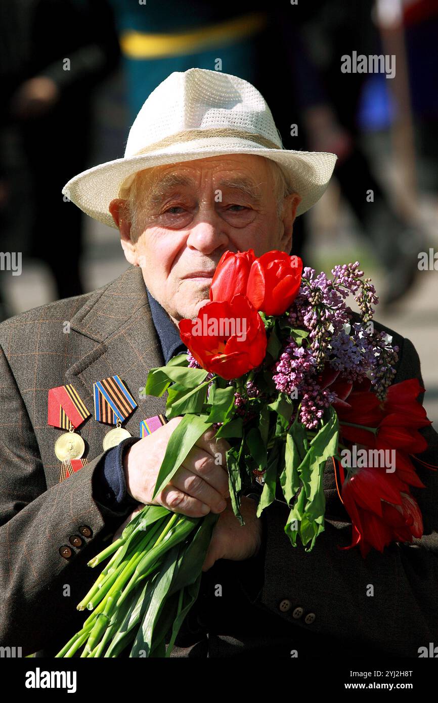 World war ii veteran retired hi-res stock photography and images - Alamy