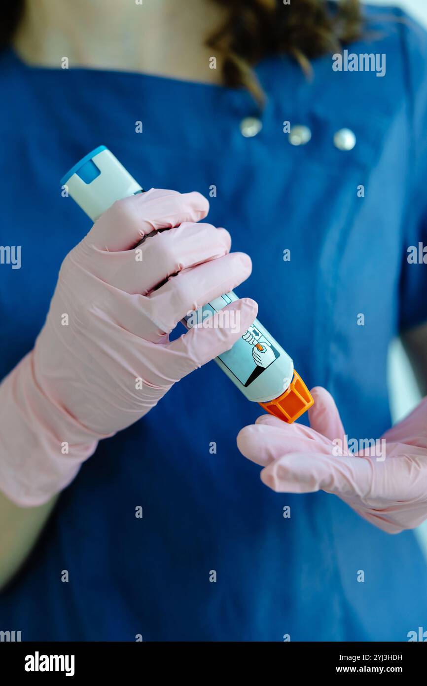 Epinephrine auto injector hi-res stock photography and images - Alamy
