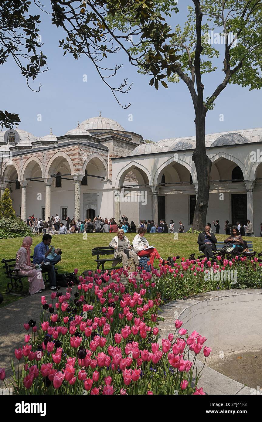 Gardens Inside The Topkapi Palace In Istanbul Turkey Stock Photo Alamy gardens-inside-the-topkapi-palace-in-istanbul-turkey-stock-photo-alamy