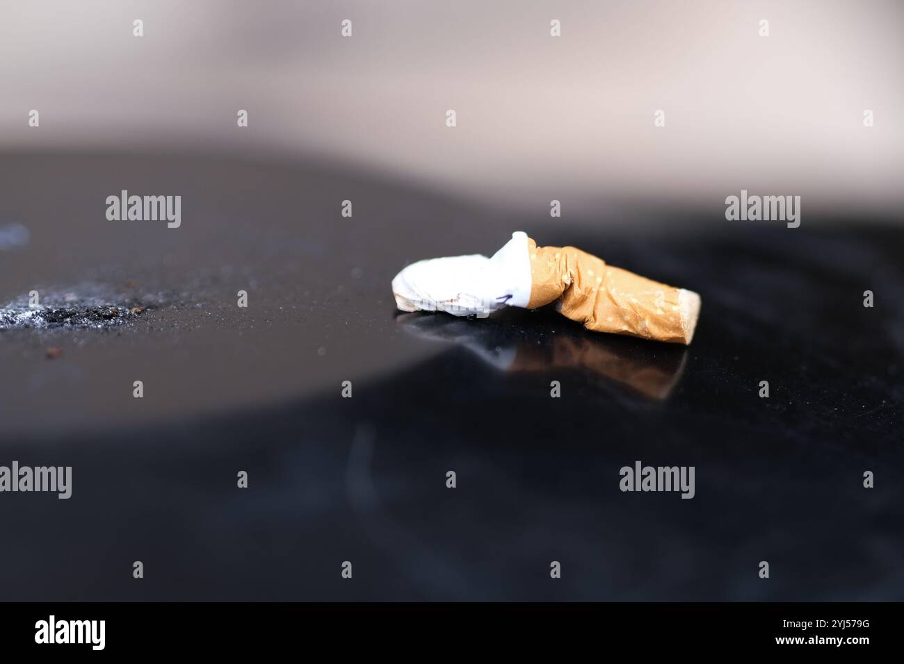 Cigarette bud hi-res stock photography and images