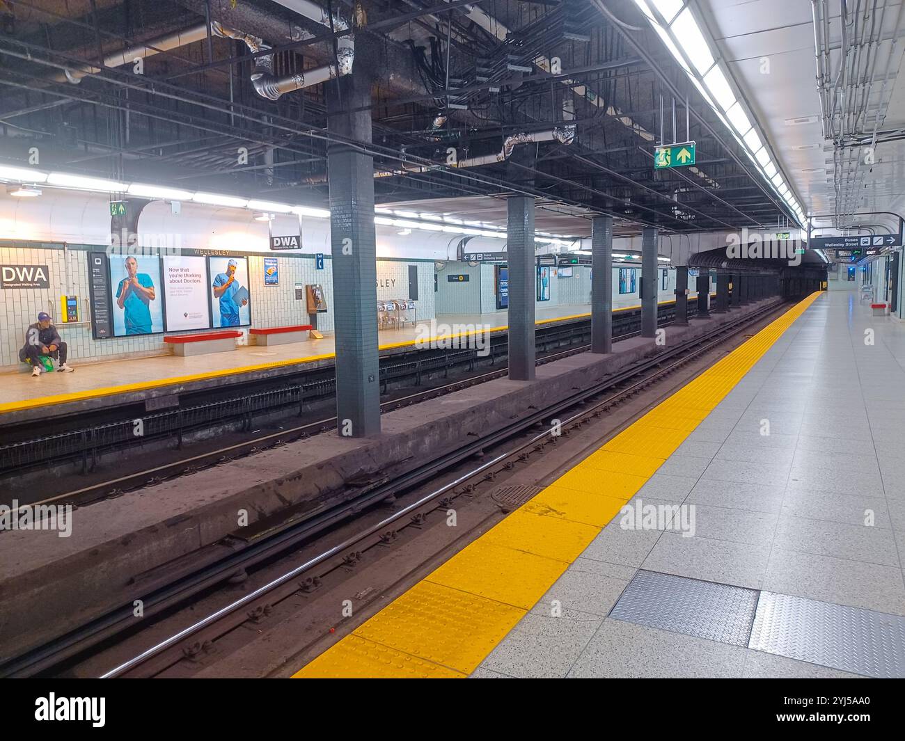 Empty toronto underground transit station hi-res stock photography and ...