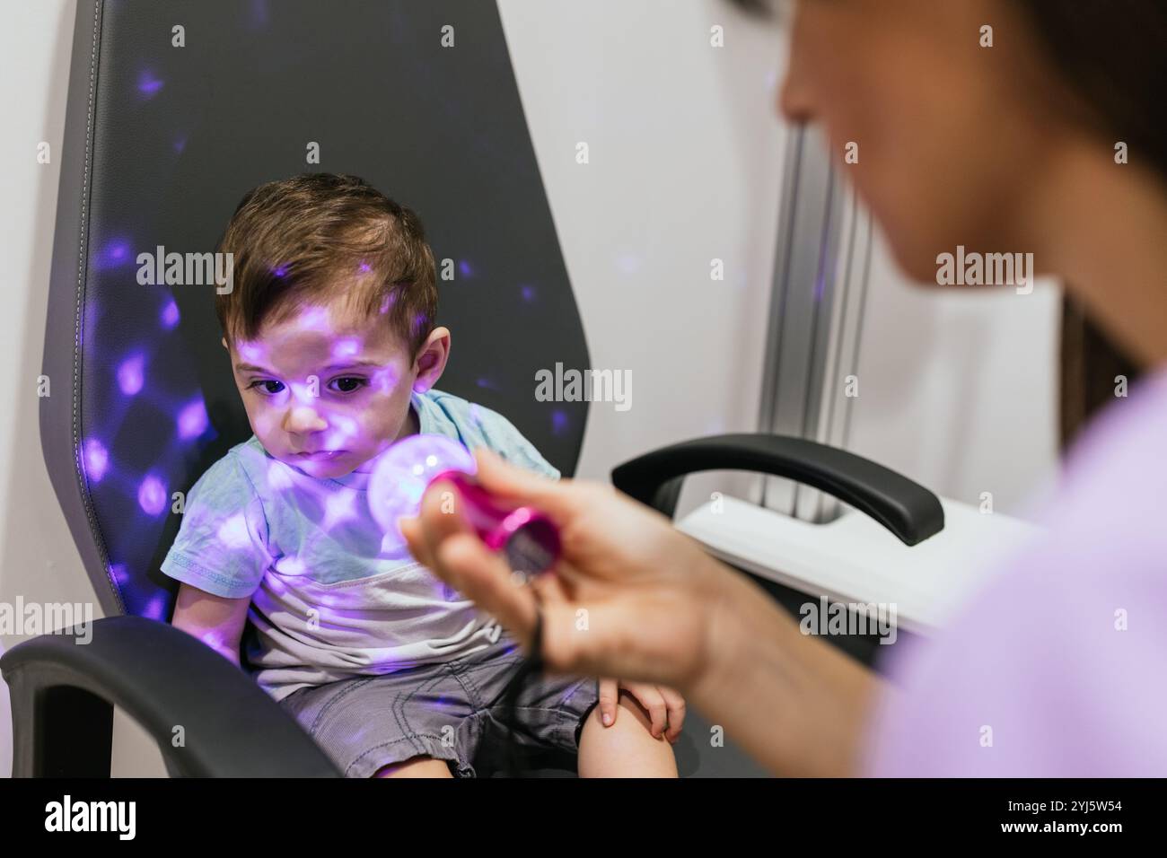 Infant Vision Testing Baby vision test hi-res stock photography and images - Alamy